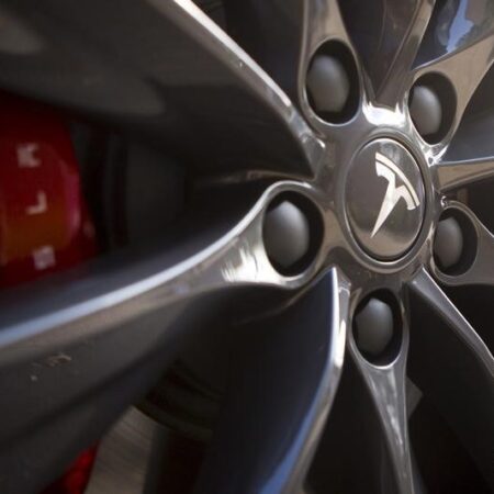 Продажи электромобилей Tesla китайского производства упали на 11,5% в марте