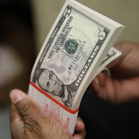 GBP/USD может снизиться перед ралли в конце года, считает аналитик