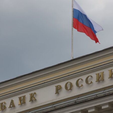 С 15 апреля ЦБ переходит к проведению недельных аукционов репо